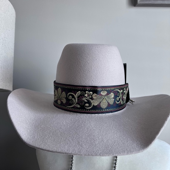 New Cowbow hat. - Picture 3 of 8